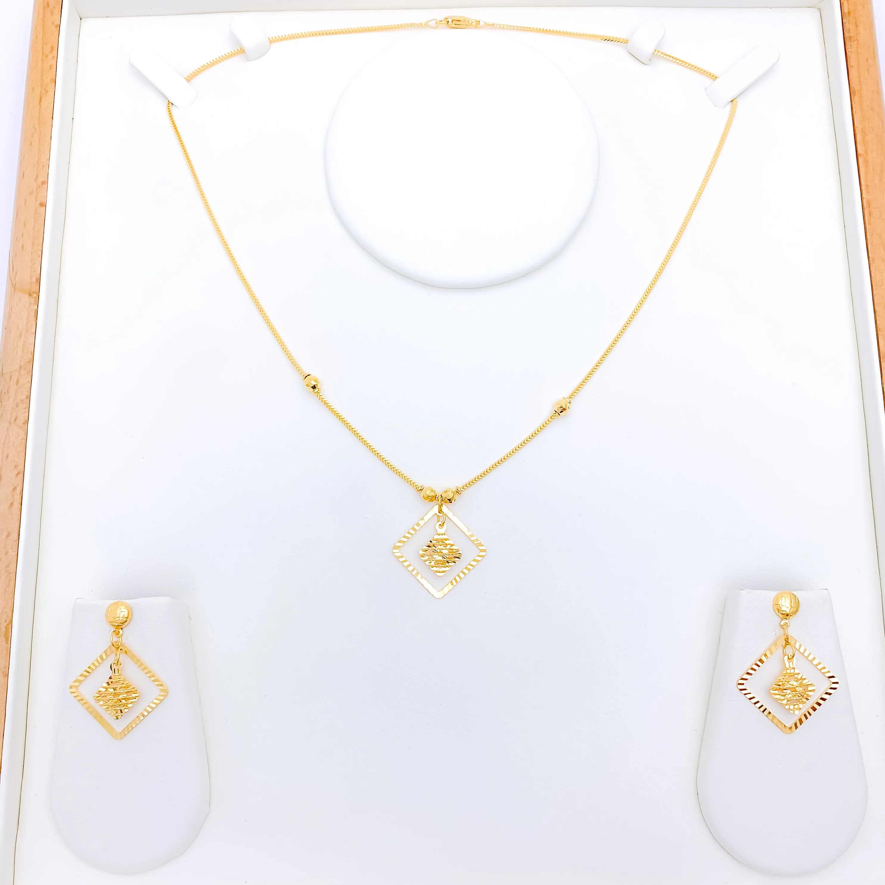 Beautiful Petite Necklace Set