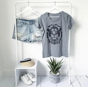 Black lion on grey tee *pre-loved*