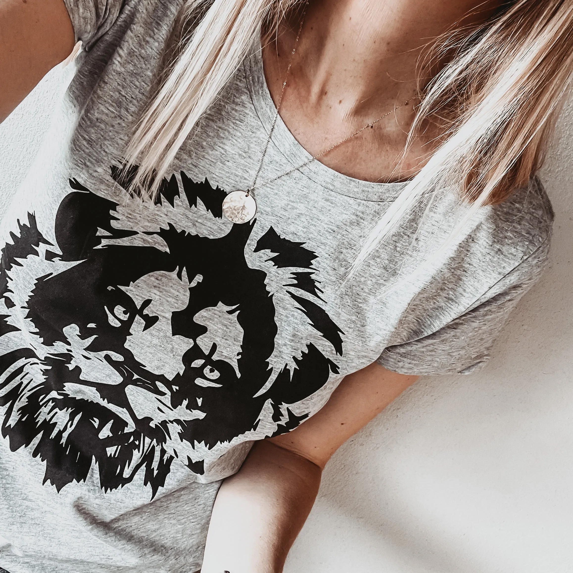 Black lion on grey tee *pre-loved*